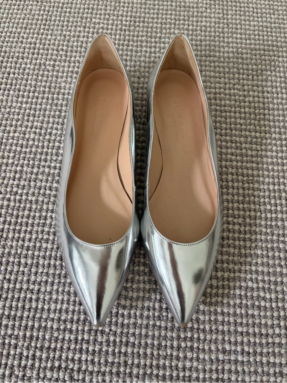 Silver Pointed-Toe Womenโs Flats - Club Monaco